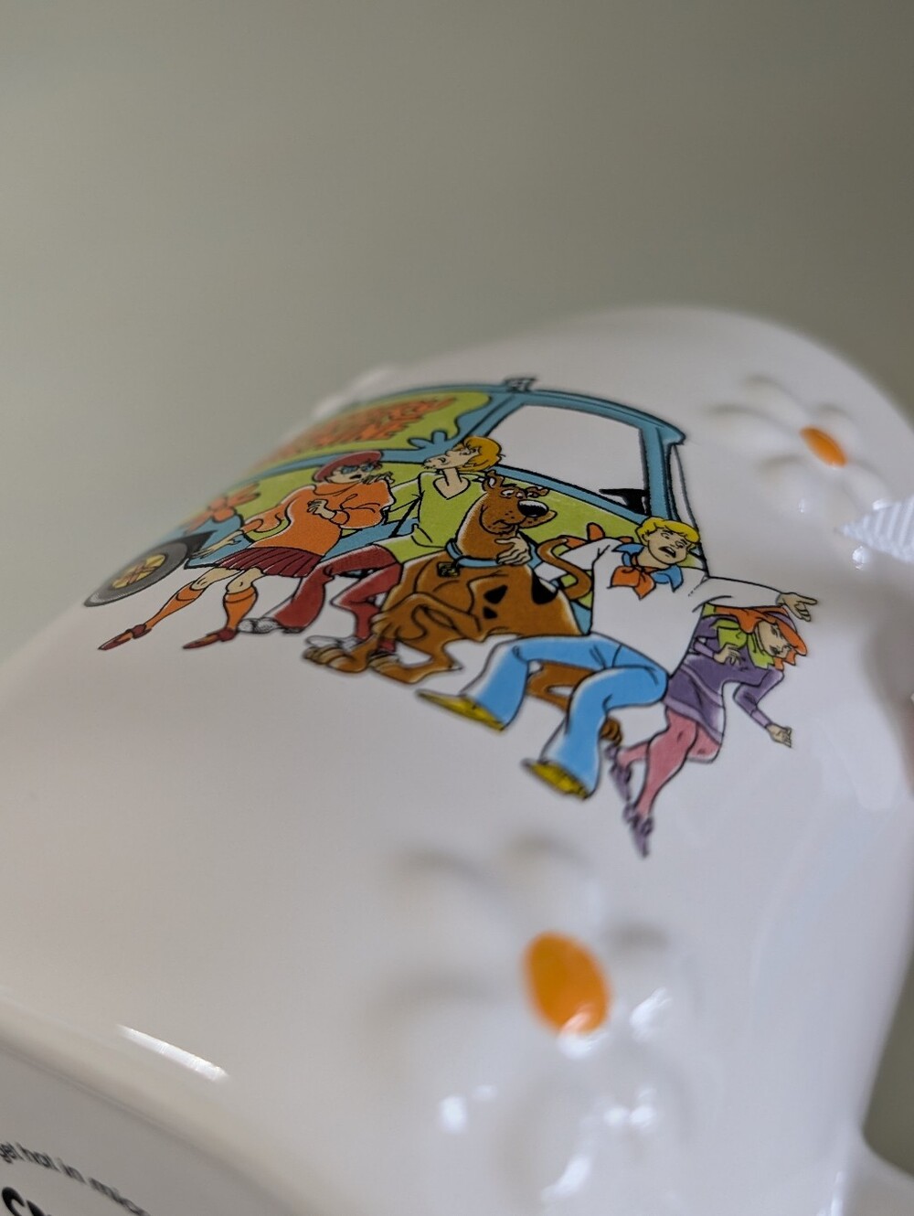 Rae Dunn x Scooby Doo MYSTERY TEAM Mug w/ Mystery Machine + Character Design 🚎 - Picture 4 of 7